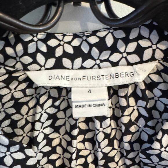 Diane Von Furstenburg Floral Dress Black Front Button Elastic Waist Pocket  Sz 4 - Picture 2 of 8